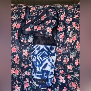 Vera Bradley blue&white tie dye water bottle holder